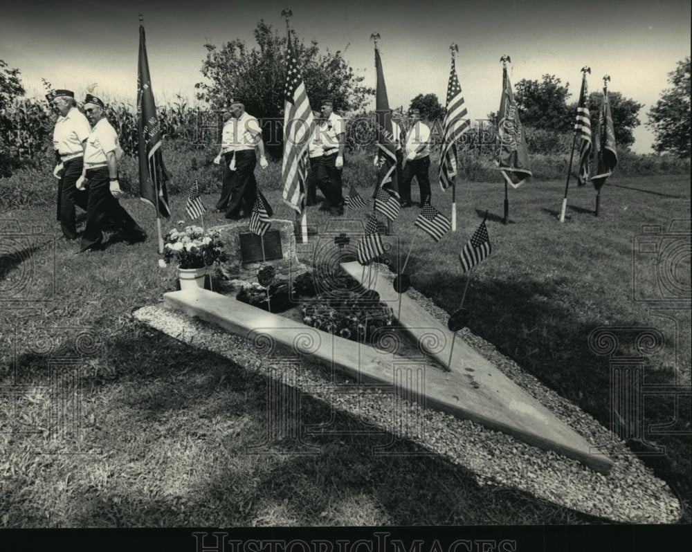 1986 Press Photo A new memorial to serviceman missing in action, Delafield, Wis. - Historic Images