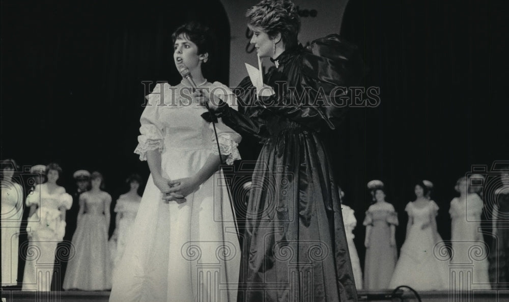 1986 Press Photo Milwaukee Junior Miss pageant contestant Mari Anne Jodie - Historic Images