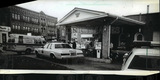 1981 Joseph Hoepfi Shot at West Side Service Station. Milwaukee - Historic Images
