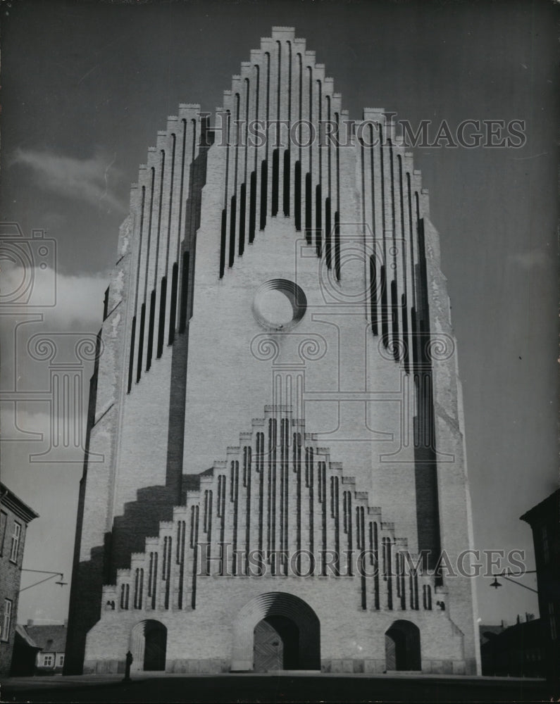 1952 Press Photo A Cathedral in Copenhagen, Denmark is a memorial to Grundtvig - Historic Images