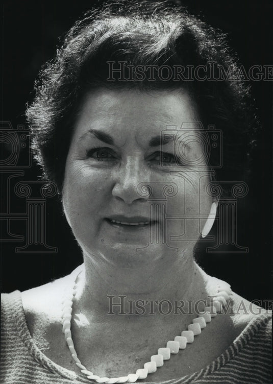 1991 Press Photo Chef-Instructor for Hospitality & Culinary Arts Juanita Decker - Historic Images
