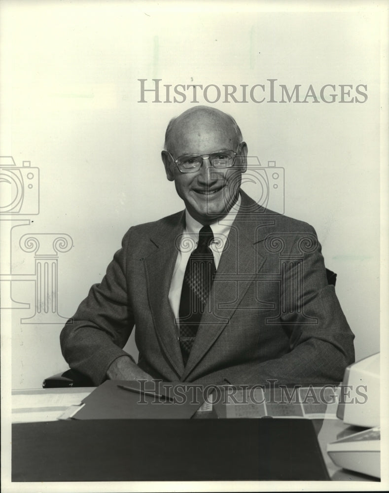 1985 James Diffley president &amp; chief of Milwaukee Forge, Wisconsin - Historic Images