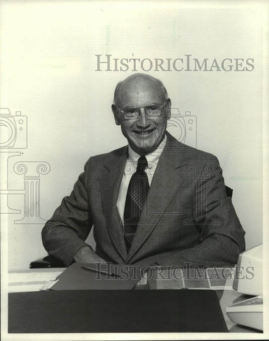 1985 James Diffley president & chief of Milwaukee Forge, Wisconsin - Historic Images