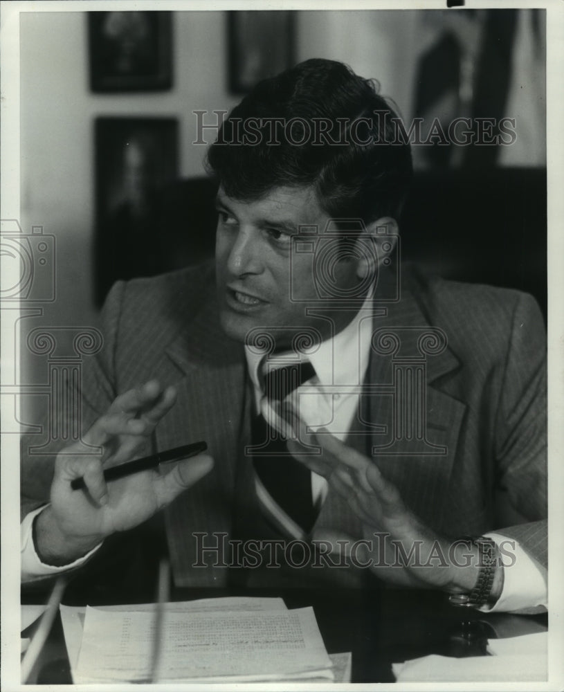 1983 Press Photo Dan Crane of the U.S Congress 19th Distict during a meeting - Historic Images