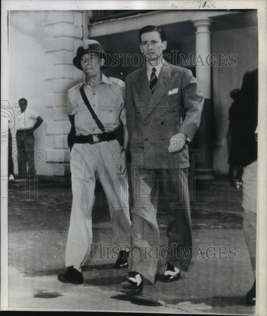1943 Press Photo Ford Daly escorted to his trial - mja96107 - Historic Images