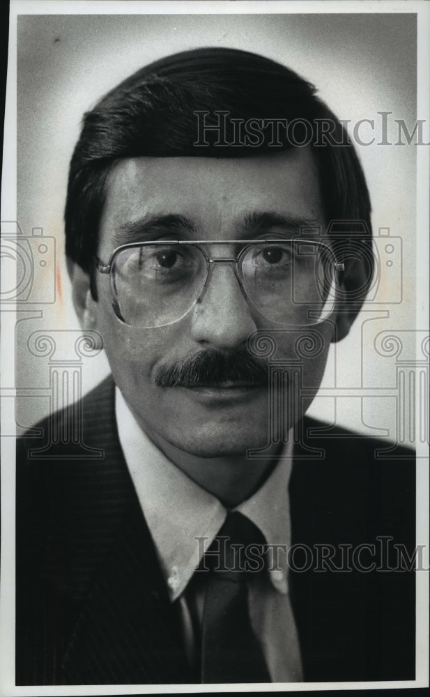 1990 John J. DiMotto, Milwaukee County&#39;s newest circuit judge - Historic Images