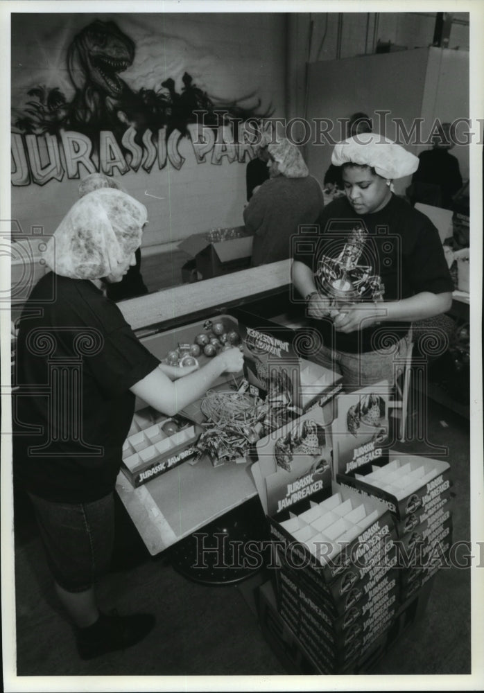 1993 Brenda Hernandez and Pam Walker at Creative Confection Concepts-Historic Images