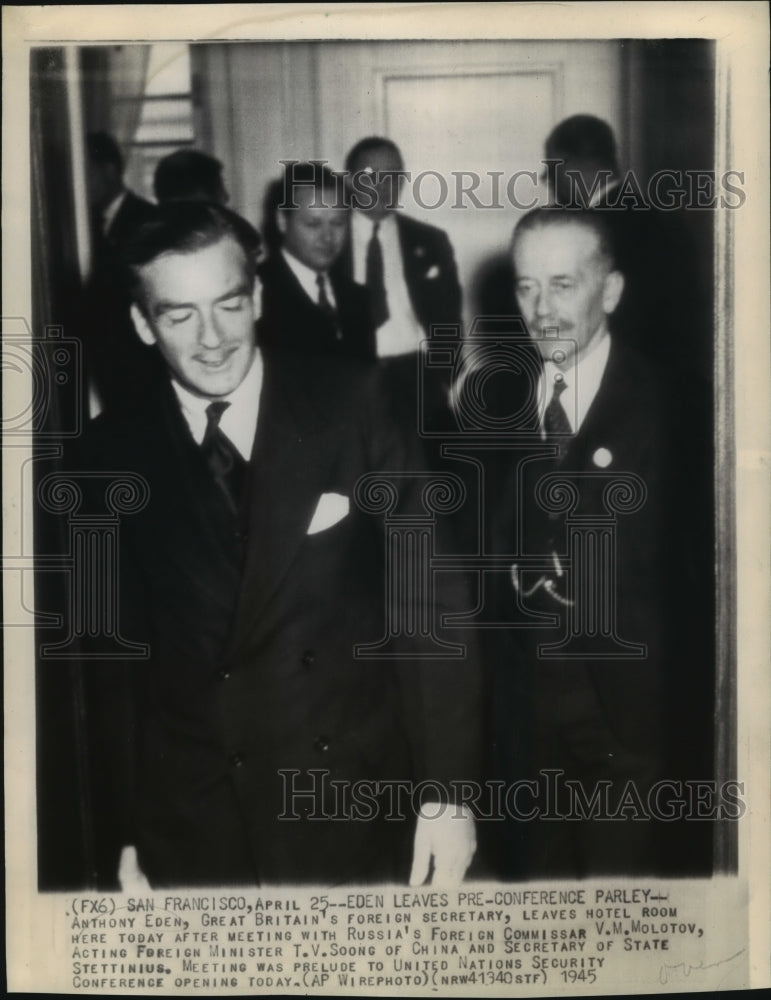 1945 Press Photo Anthony Eden leaves hotel with Molotov Stettinius - mja96484 - Historic Images