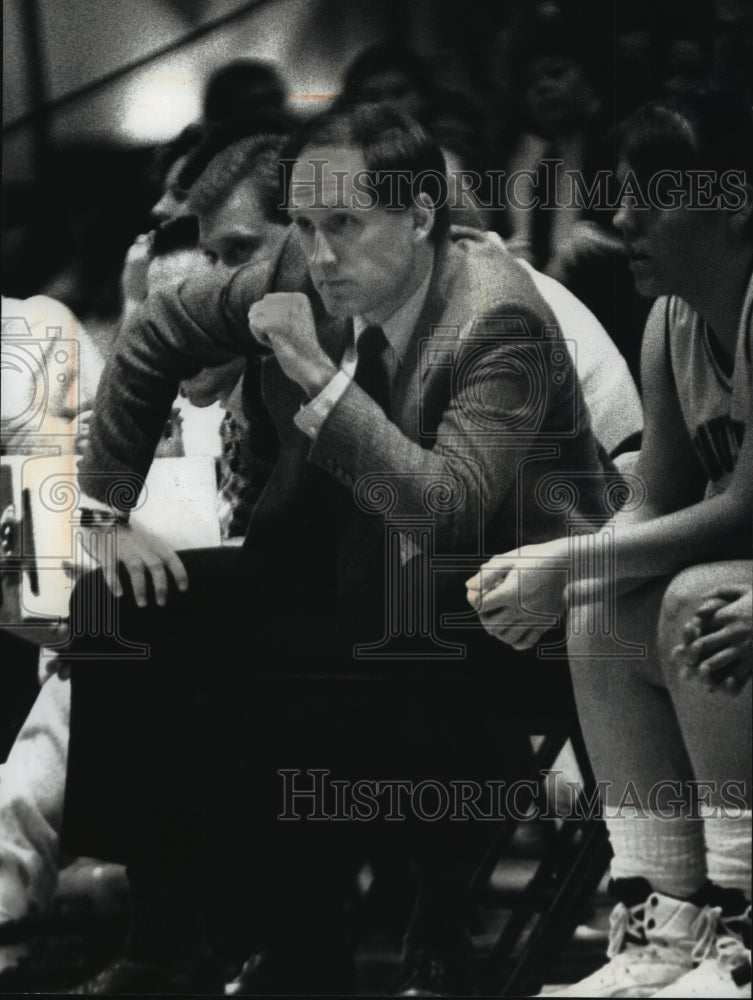 1992 Dan Domach, Waukesha North&#39;s girls basketball head coach - Historic Images