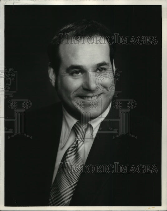 1983 Lee Dolnick Vice President & General Manager of WISN/WIPX radio-Historic Images