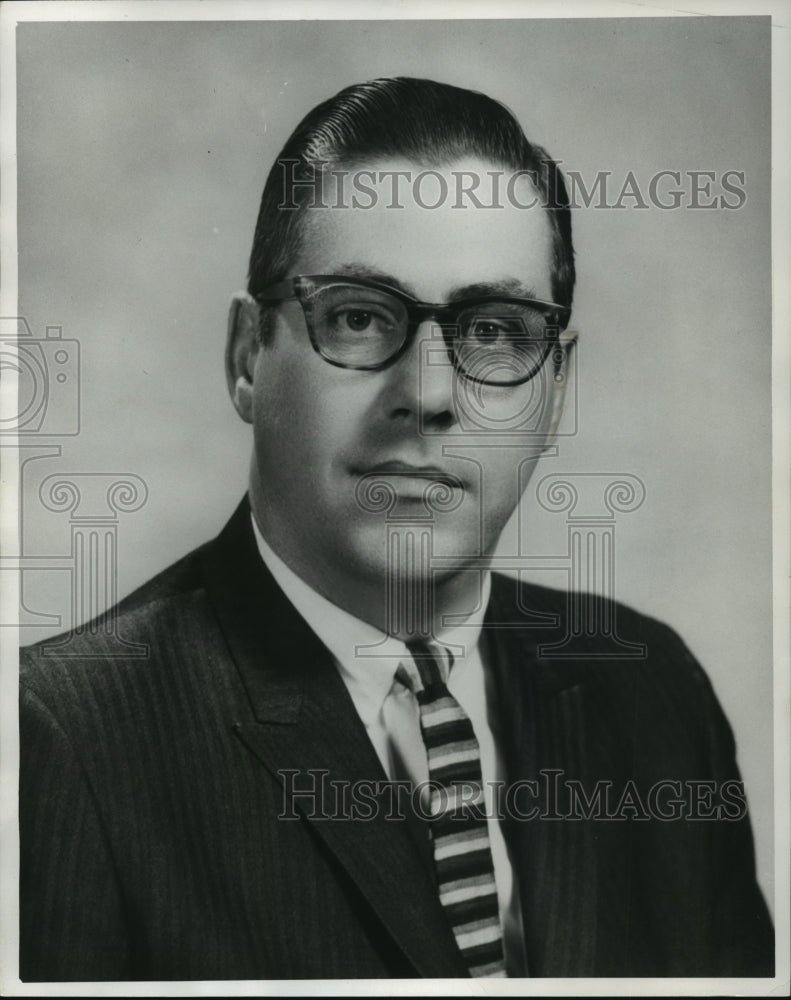 1962 Press Photo Attorney Thomas Dolan, Brown Deer, Village President candidate - Historic Images