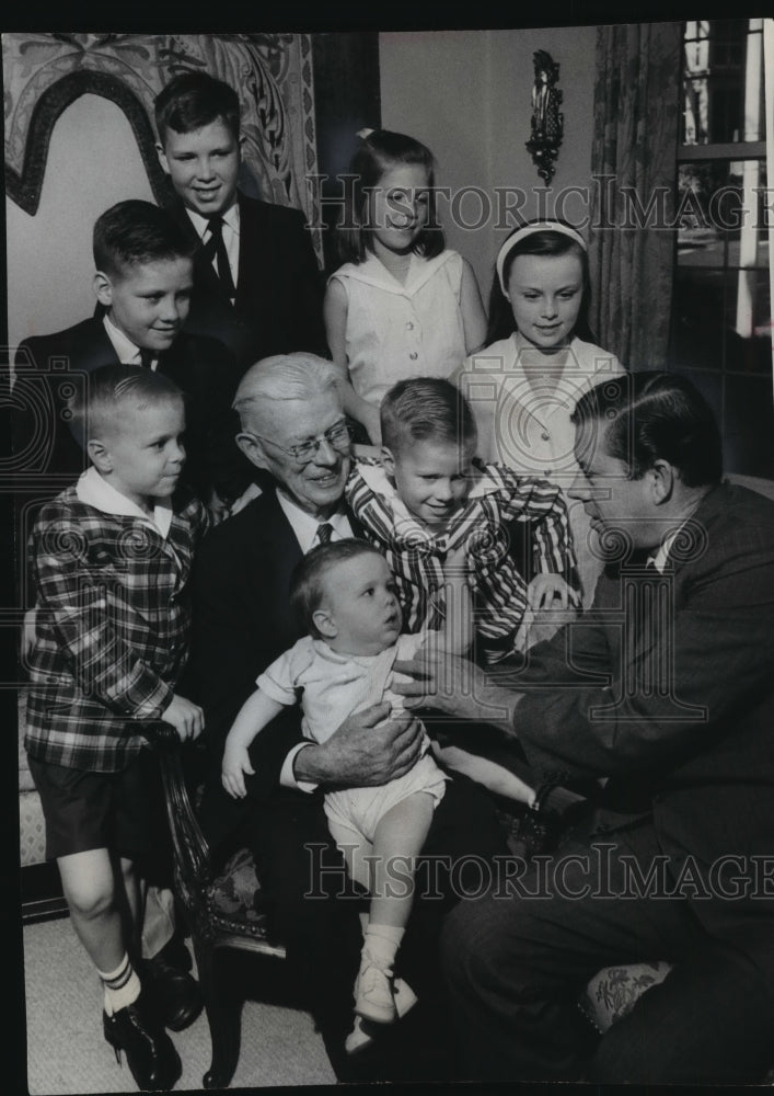 1965 Press Photo Judge Ryan Duffy celebrates his birthday with his grandchildren - Historic Images