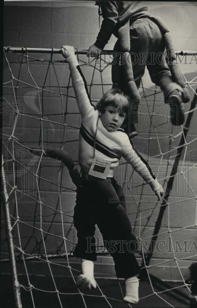 1984 Press Photo Brandon Murphy playing at Roosevelt Elementary School - Historic Images