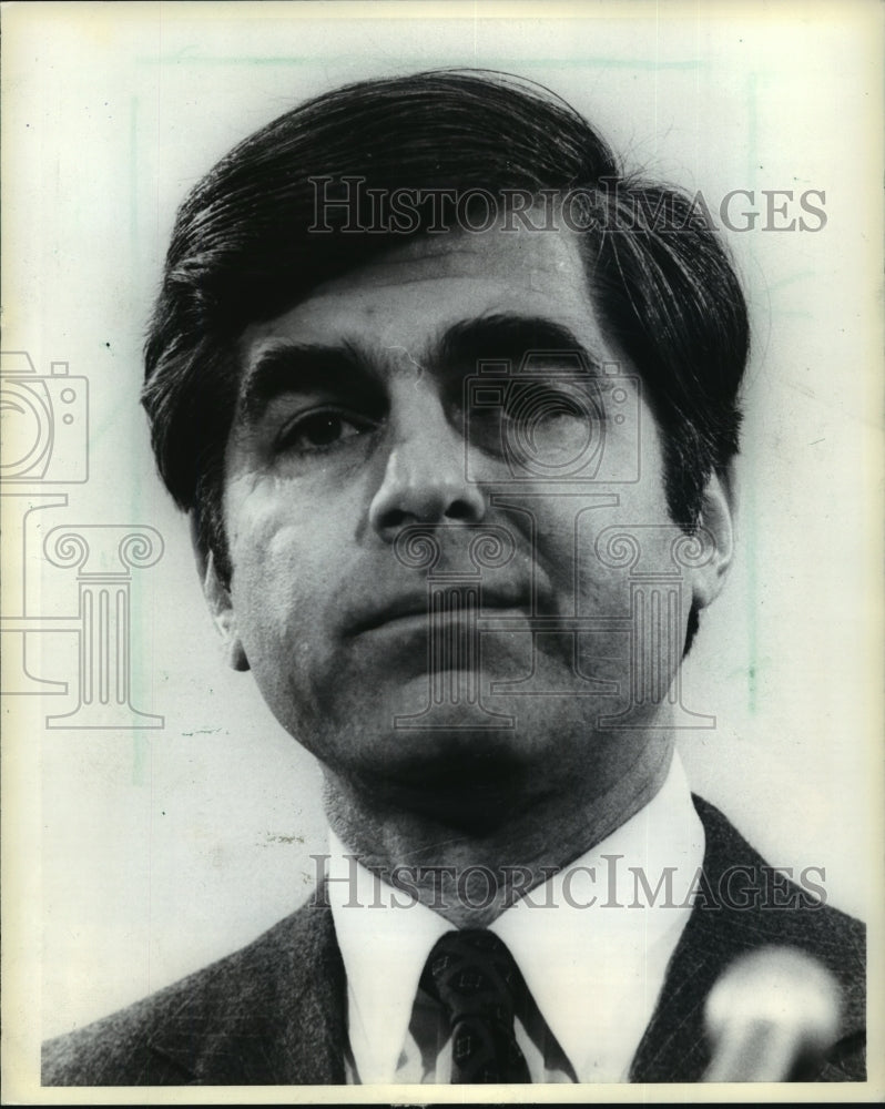 1983 Press Photo Michael S. Dukakis of Massachusetts at State House in Boston. - Historic Images