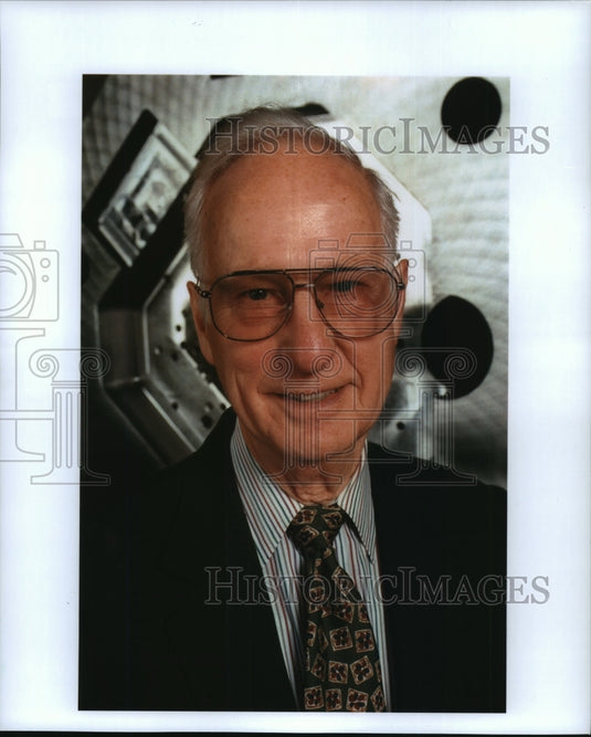 1994 Press Photo Carl Edquist, founder of Carlson Tool & Manufacturing Corp. - Historic Images