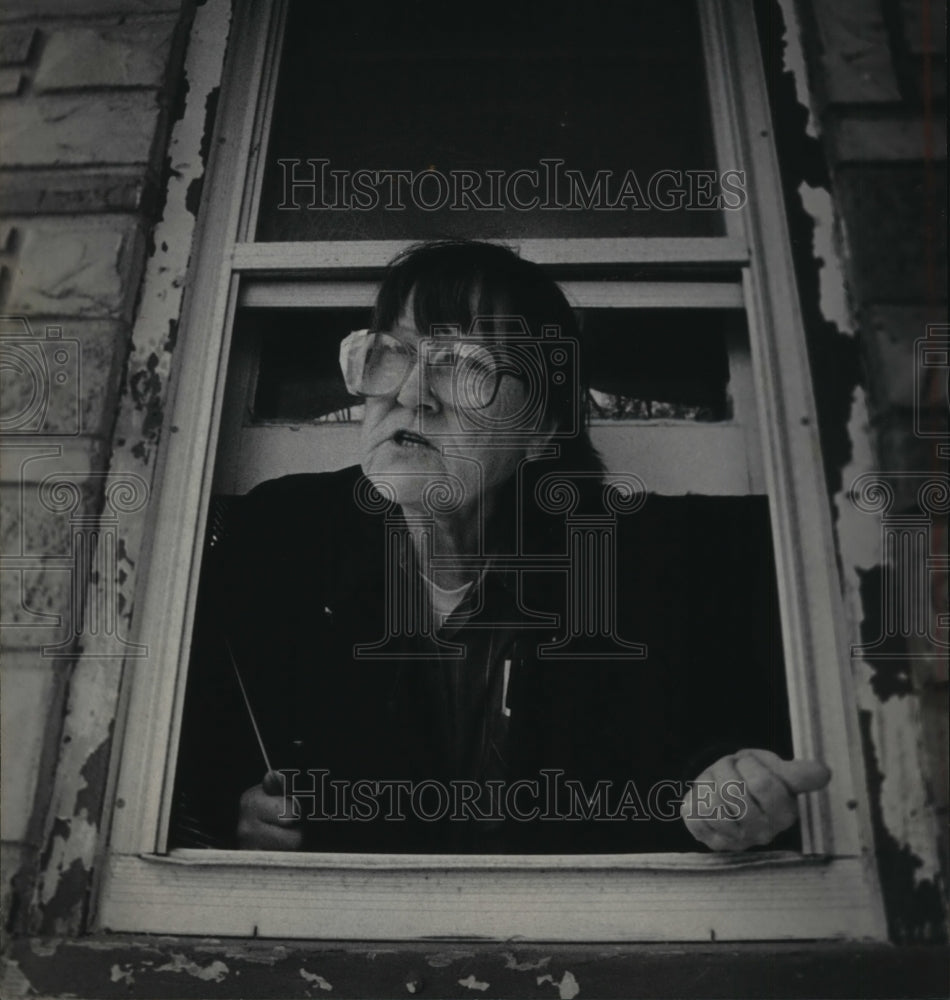 1990 Irene Zvaigznitis occupies a vacant home in a housing protest-Historic Images