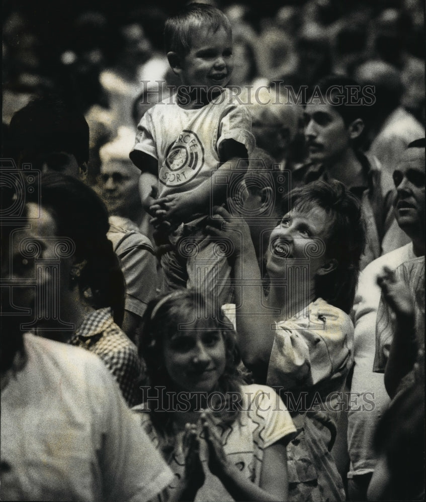 1990 Press Photo Karen Krouse and son Jimmy participates in &quot;Pro-Family Rally&quot; - Historic Images