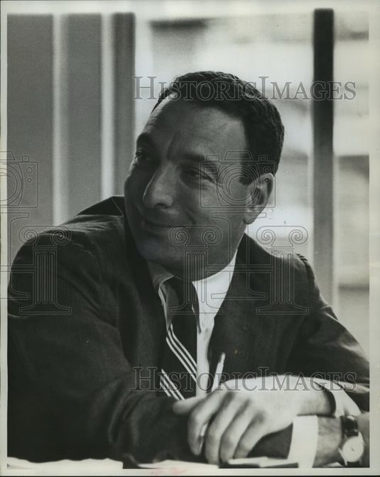 1987 Press Photo Edwin Diamond, editor at Newsweek Magazine - mja96902 - Historic Images