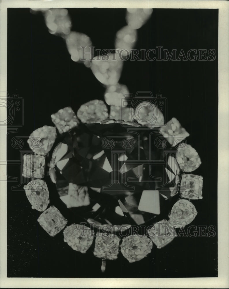 1975 Press Photo Close up of the Hope Diamond - mja96948 - Historic Images