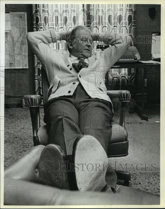 Press Photo Charles Davis Advertising & Politics - mja97000 - Historic Images