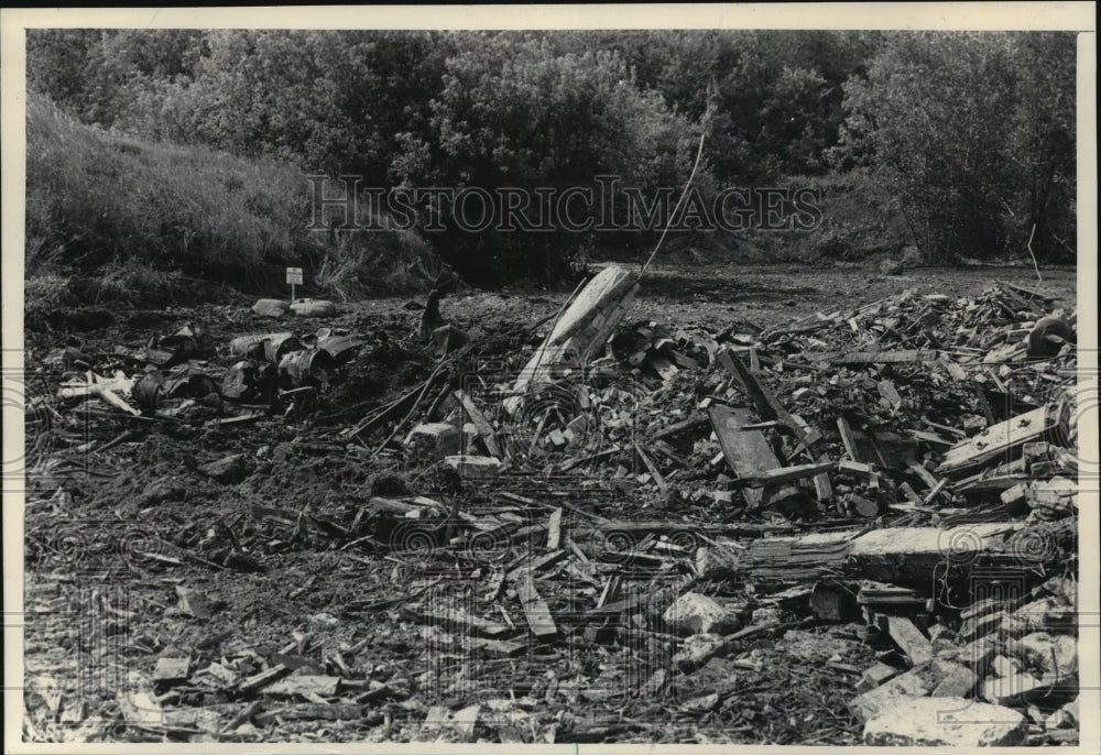 1985 Debris used as fill, scattered around an old industrial dump - Historic Images