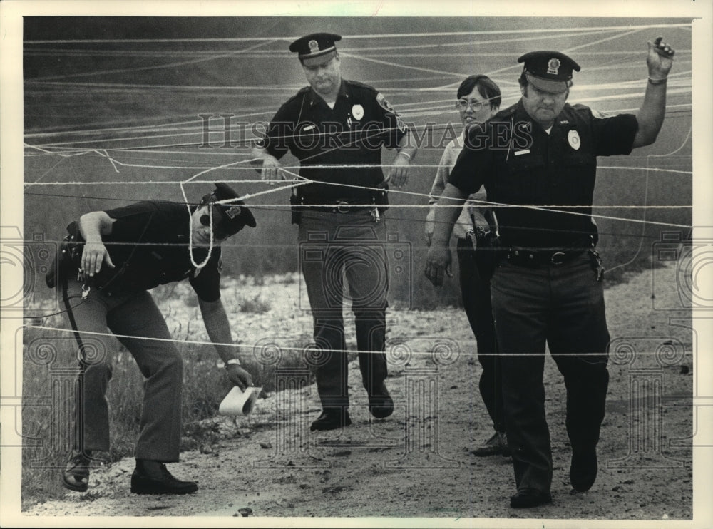 1986 Police Step Through Women for Peace Yarn on US Government Land-Historic Images