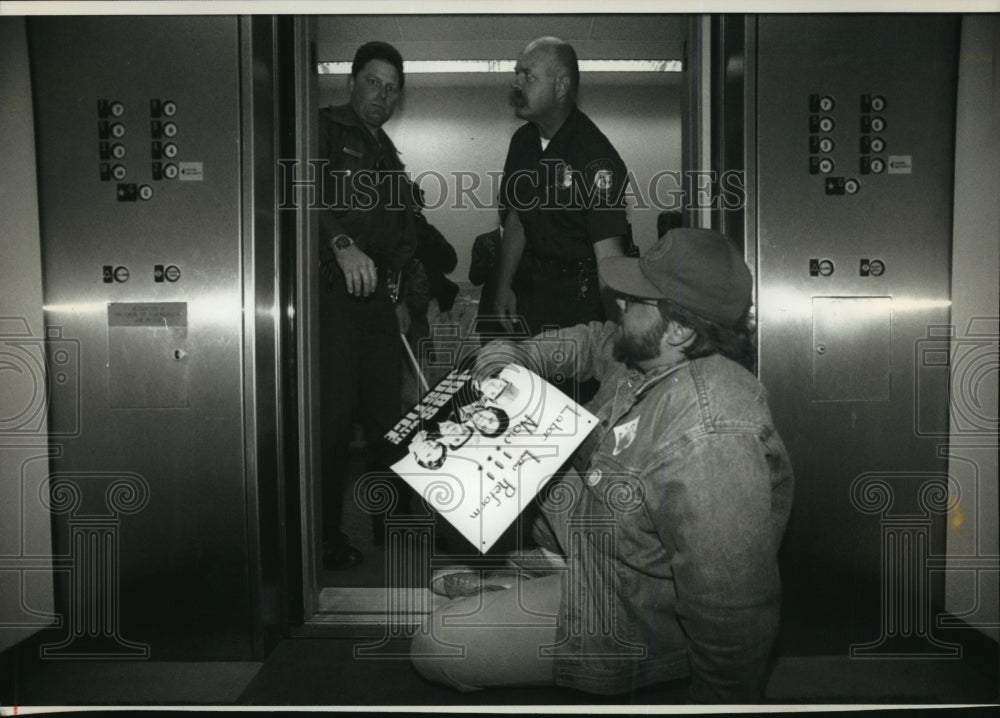 1993 Milwaukee officer Ralph Schroeder arrests Tome Ellet at protest - Historic Images