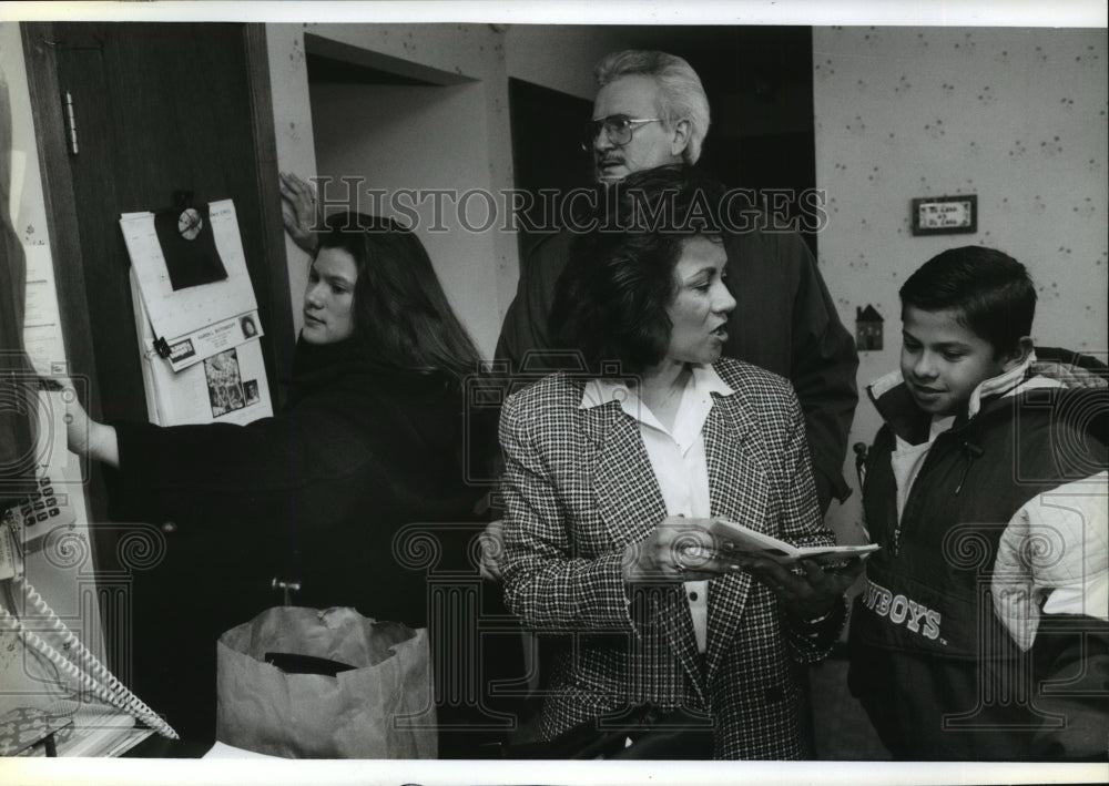 1993 Rosa Dominguez with Cesar (son), Edelmiro (husband), Armendina - Historic Images