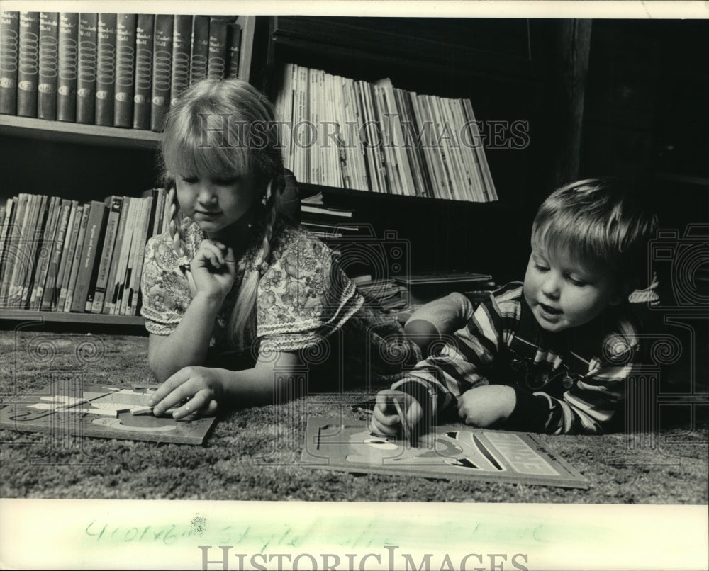 1987 Press Photo Corntey and Kyle Maly learn the three Rs at home in Darien - Historic Images