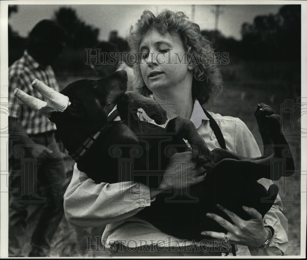 1990 Dorothy Ofiel holds her Doberman pinscher before dog show - Historic Images