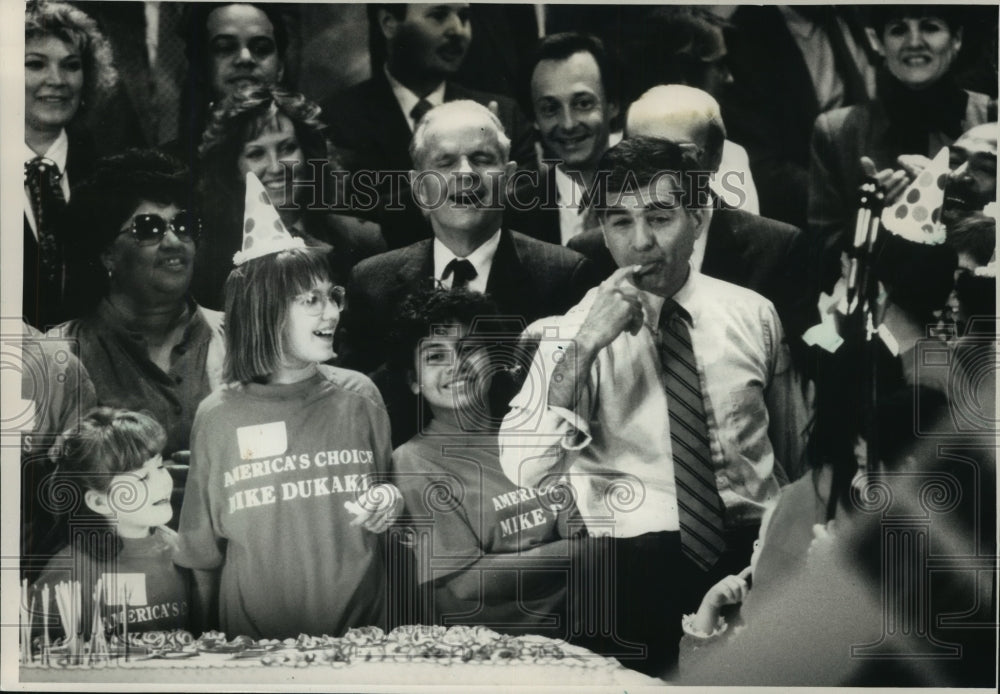 1988 Press Photo Presidential nominee Michael Dukakis at the MECCA Auditorium - Historic Images