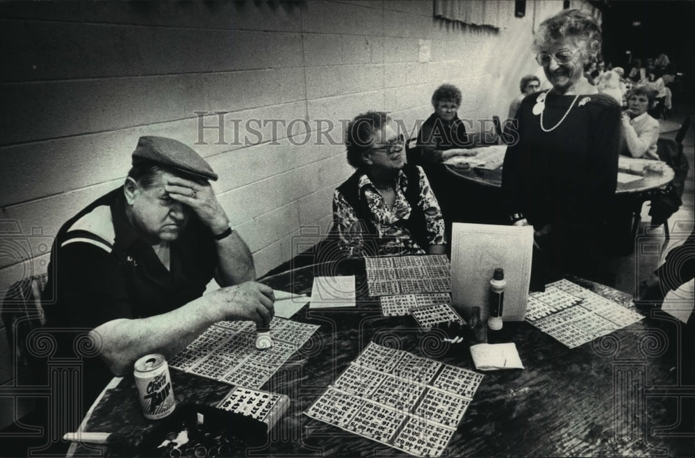 1988 Press Photo Euterpe Dukakis Speaks With Adeline Wielebski During Bingo - Historic Images