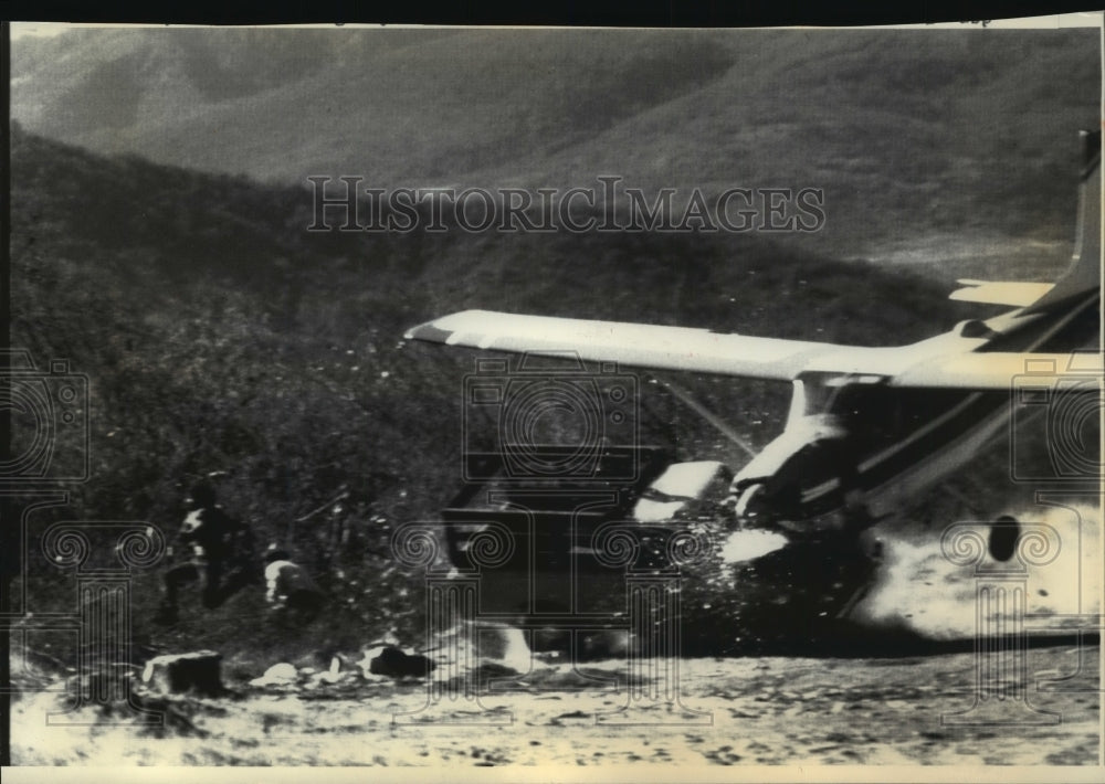 1976 A plane crashed bringing aid to Guatemalan earthquake victims - Historic Images