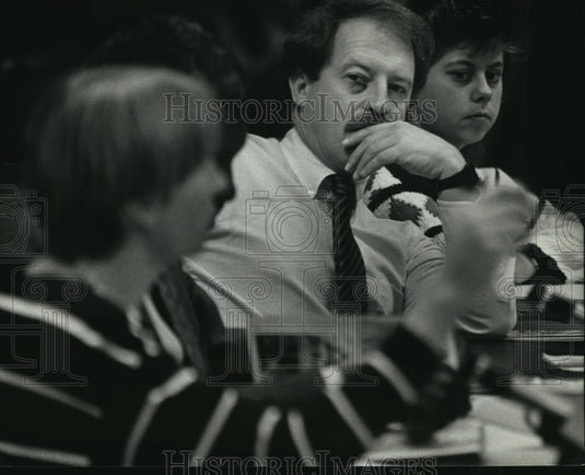 1989 Press Photo Alderman Thomas P. Donegan presides over the Common Council - Historic Images