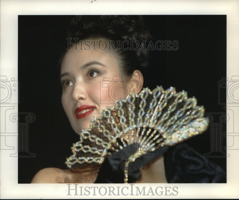 1992 Diamond Collection Campaign in Tokyo, 175 carat fan. - Historic Images