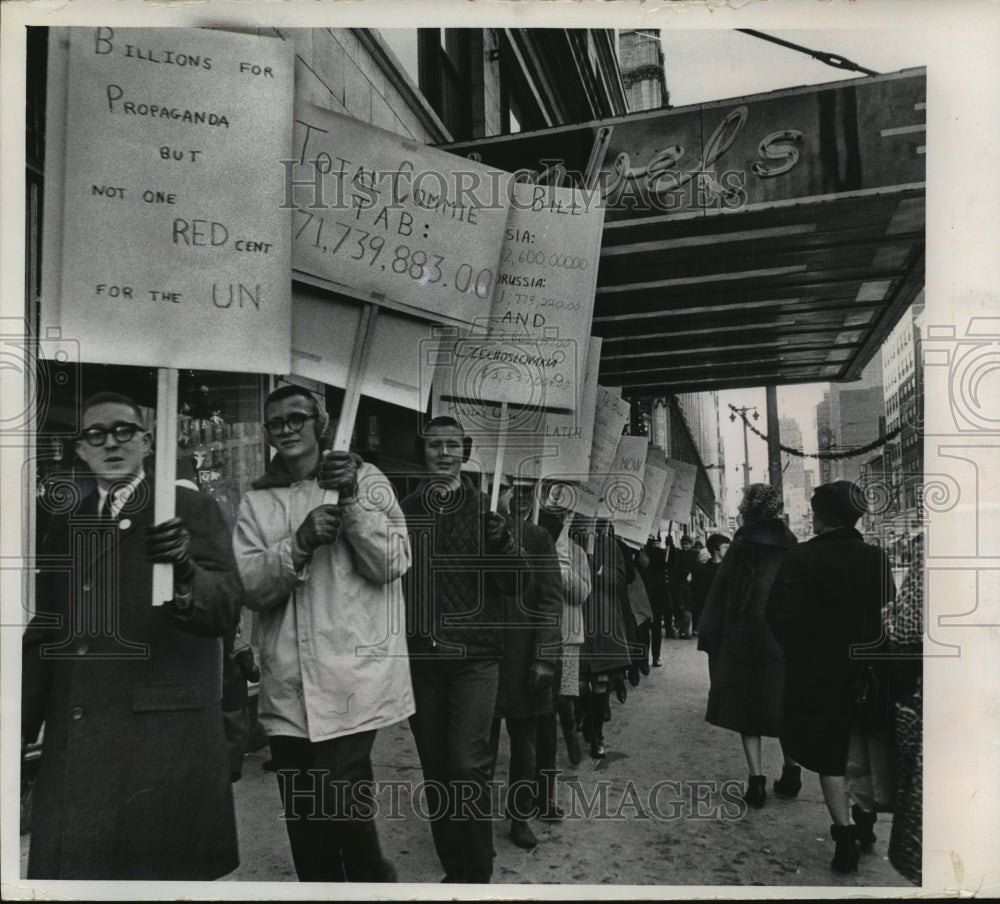 1964 Press Photo Protest march against unpaid bills of Communist bloc nations - Historic Images