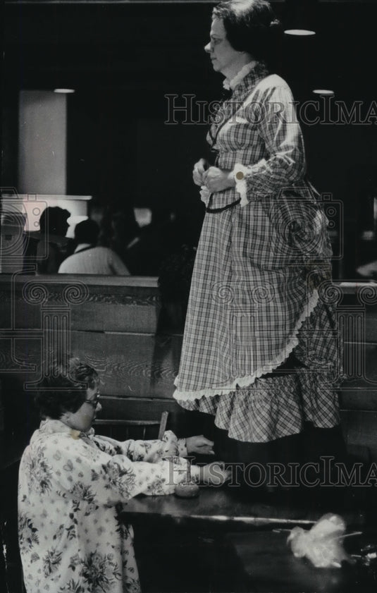 1979 Press Photo Bernice Tericia fixes Roberta Van Ness' dress, Old World Wisc. - Historic Images