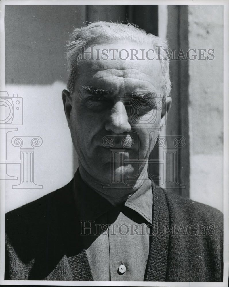 1960 Press Photo Construction worker on new Milwaukee Journal building addition - Historic Images