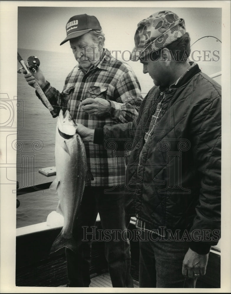 1986 Fishing guide Harold Durnford with Ron Theis and catch.-Historic Images