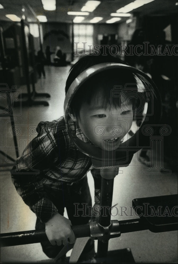 1989 Steve Xiong whispers his Christmas list to Santa Claus - Historic Images