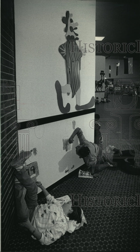 1985 Students at the Elm Creative Arts School Draw Family Members