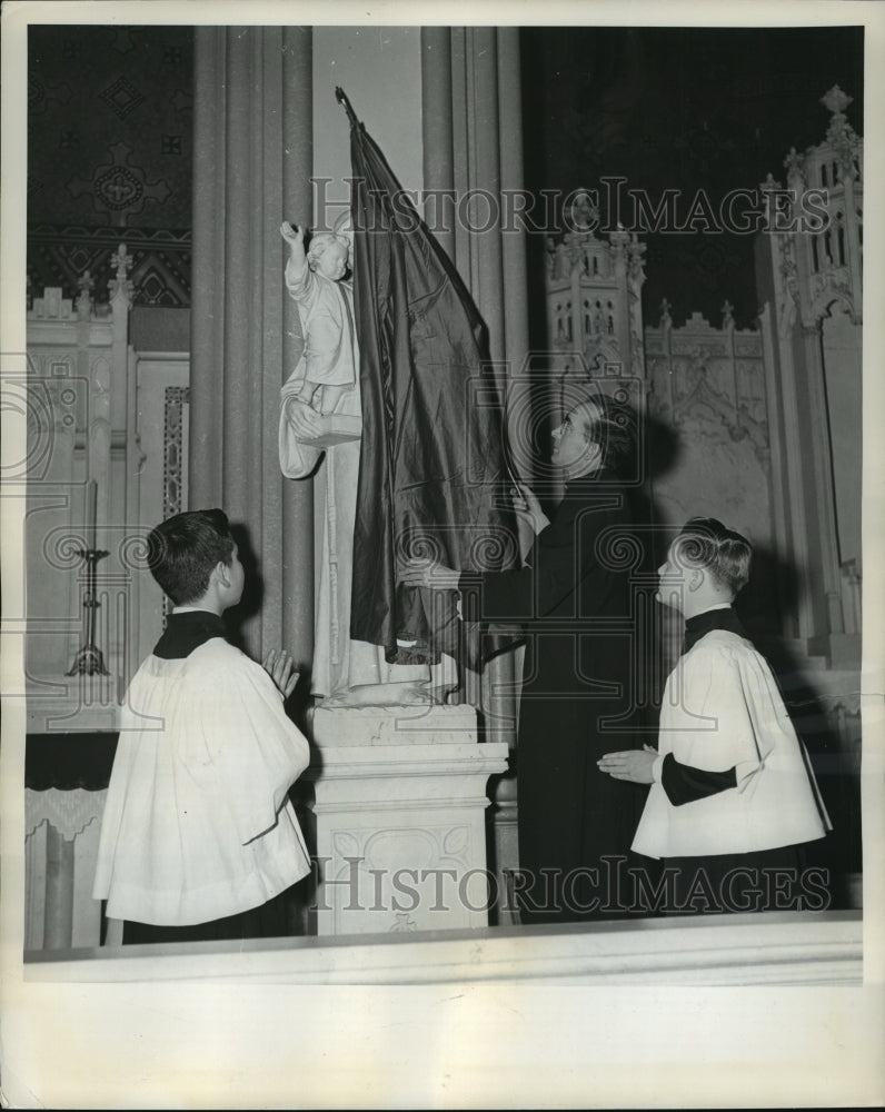 1959 Press Photo Church Official Covers Statue in Easter Ceremony - mja98277 - Historic Images