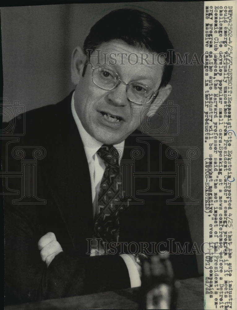 1977 Otto Eckstein, economist and Harvard professor at a conference - Historic Images