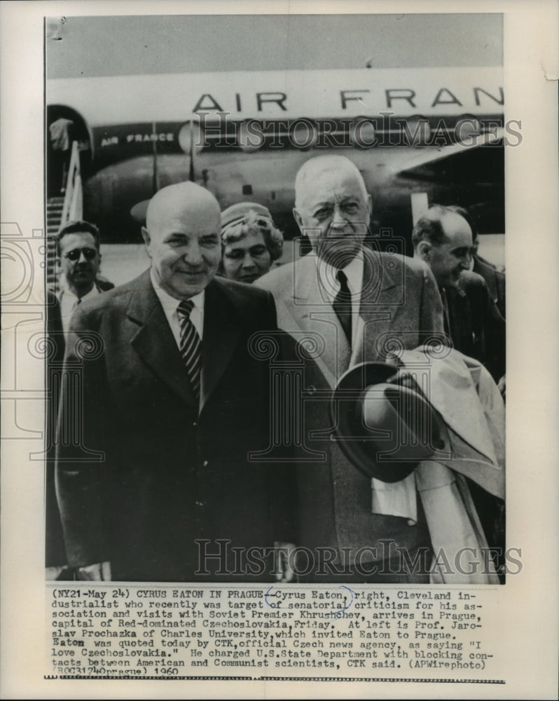 1960 Press Photo Cyrus Eaton with Professor Jaroslav Prochazka visiting Prague-Historic Images