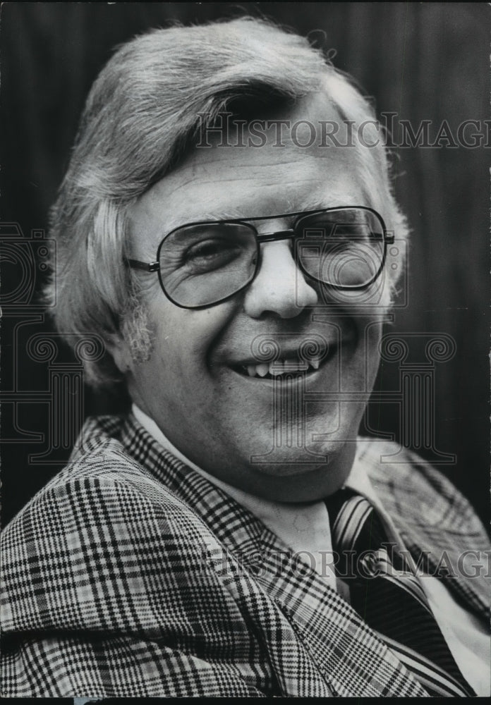 1977 Dwain Ehrlich West Bend Superintendent of school in Wisconsin - Historic Images