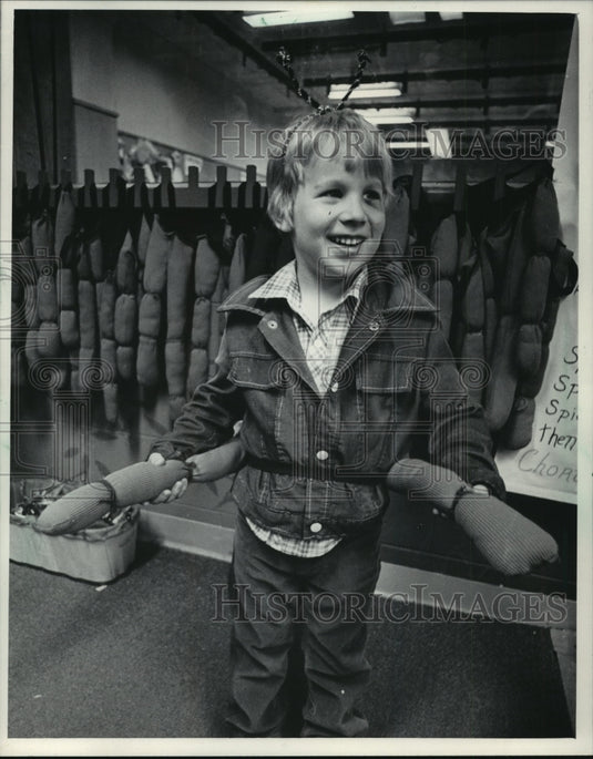 1984 Joe Marwitz dressed up as an insect at Milwaukee Public Museum - Historic Images