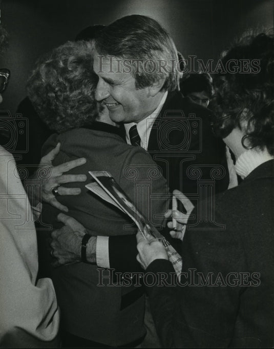 1982 People wait for an autograph at Anthony Earl's election night - Historic Images