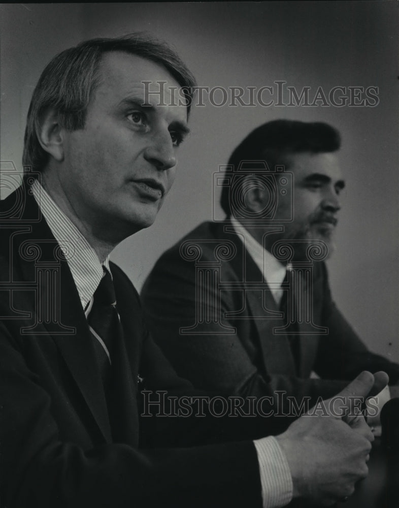 1983 Gov. Anthony Earl and Herbert V. Kohler hold a press conference - Historic Images