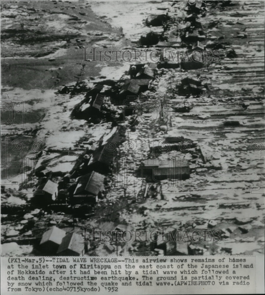 1952 Press Photo Remains of homes destroyed by a tidal wave in Kiritappu, Japan - Historic Images
