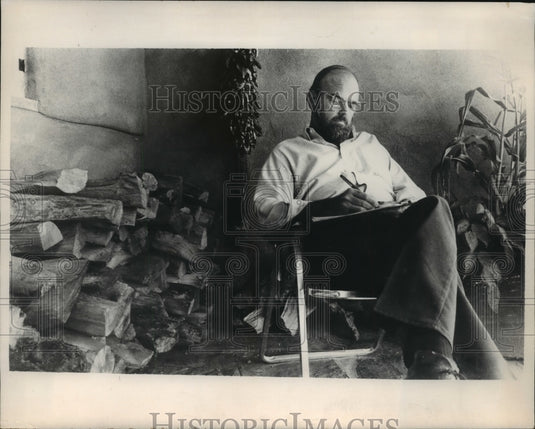 1975 Press Photo John Ehrlichman at Santa Fe house, keeping low profile - Historic Images